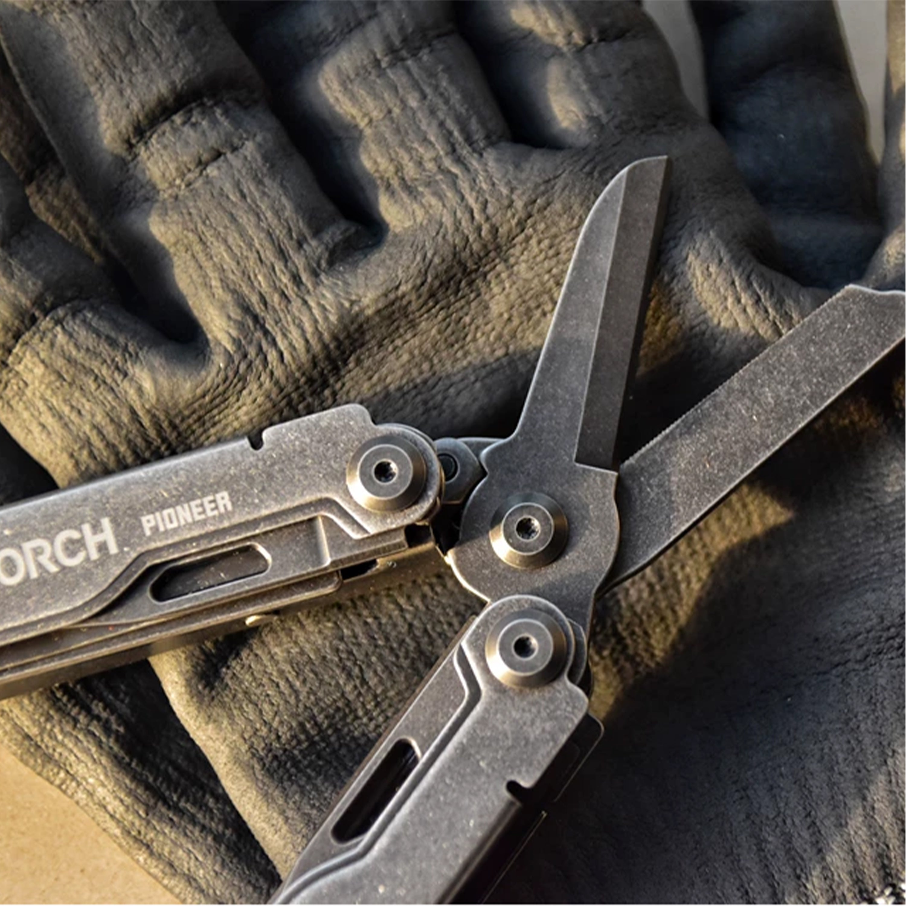 Multifunctional Outdoor Survival Tactical Folding Tool Pliers